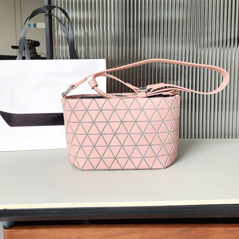 Women's Matte Geometric Diamond Quilted Stray Fashion Simple Wide Bags
