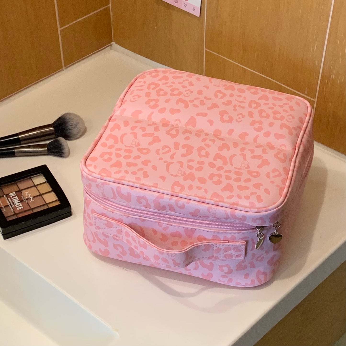 Leopard Print Partition Large Capacity Hanging Wash Makeup Bag