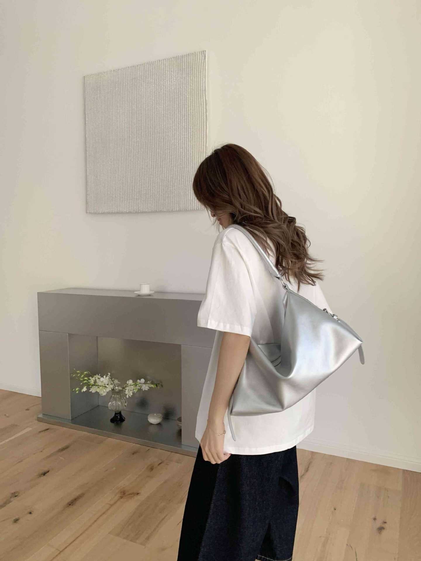 Women's Niche Design Zipper Korean Large Capacity Hand Carrying Women's Shoulder Bag