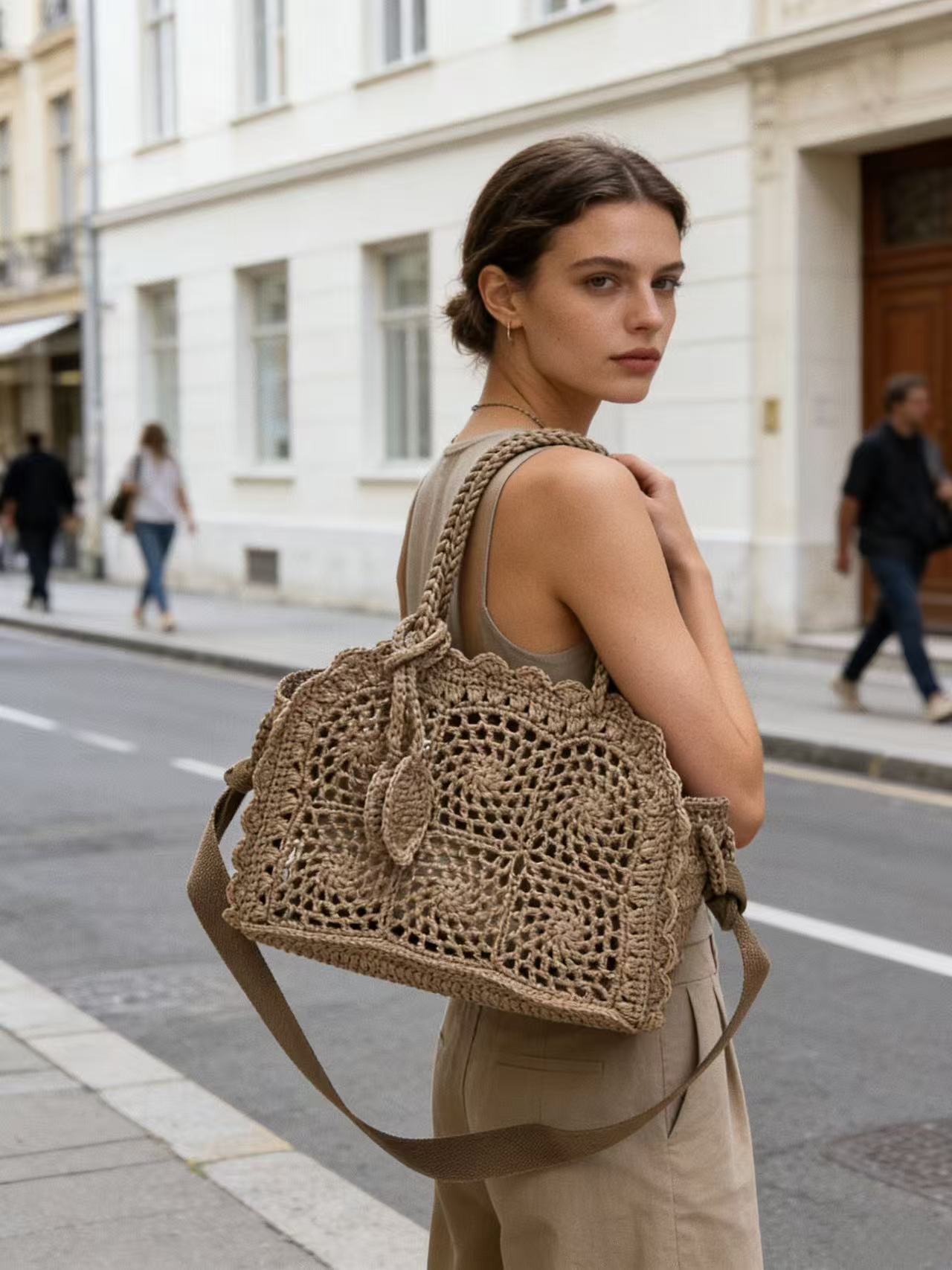 Women's Hand-woven Fashion Crochet Niche Design Beach Women's Shoulder Bag