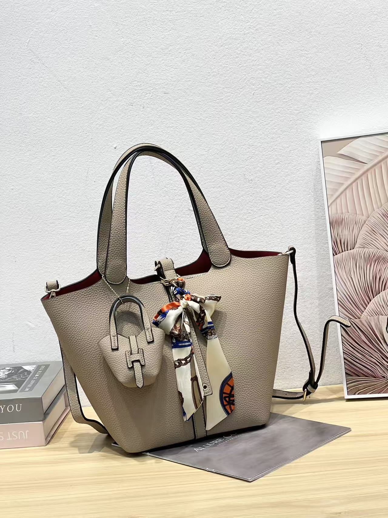 Women's Soft Leather Lychee Pattern Vegetable Basket Classic Women's Handbag