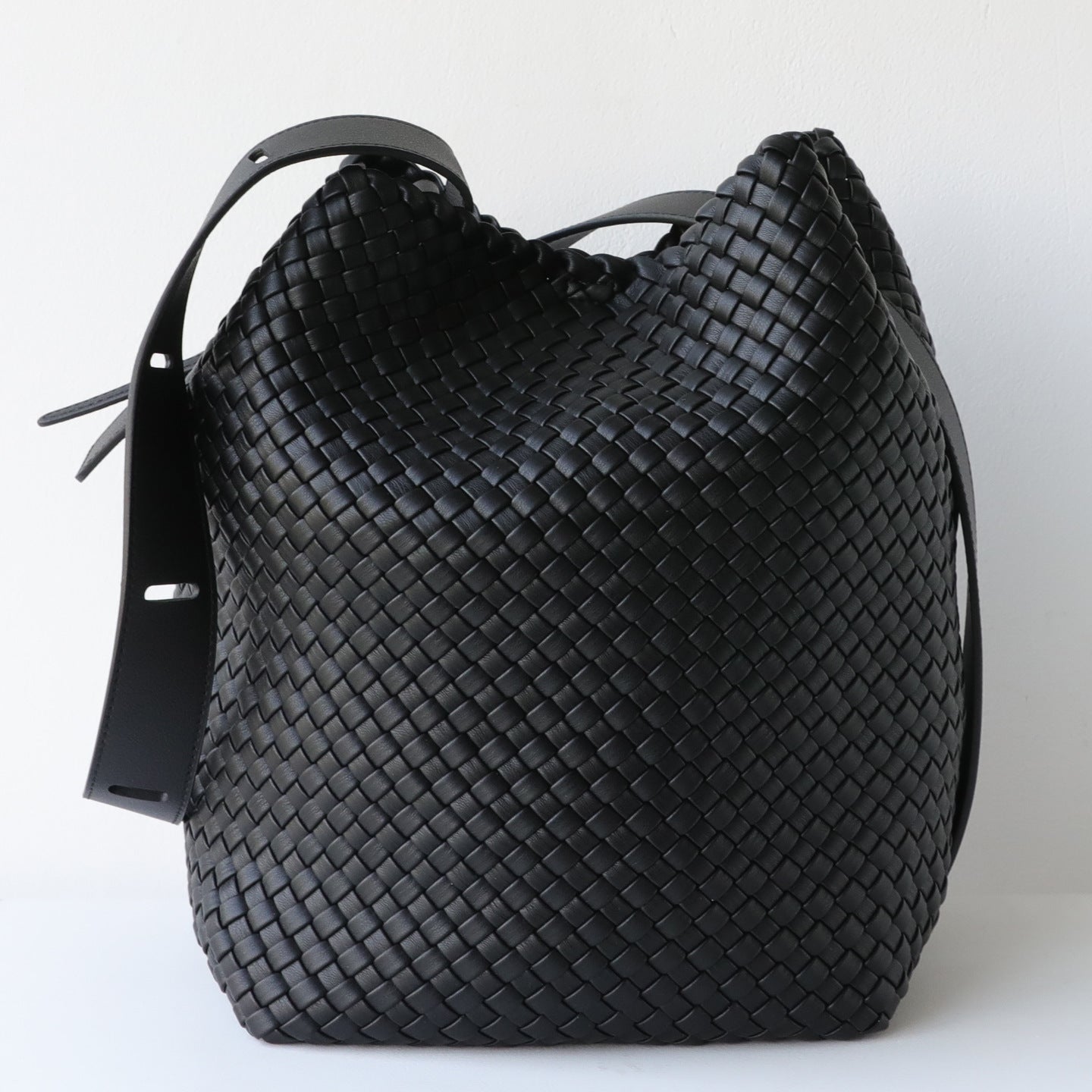Simple Niche Hand-woven Loose Commuter Large Bucket Bag