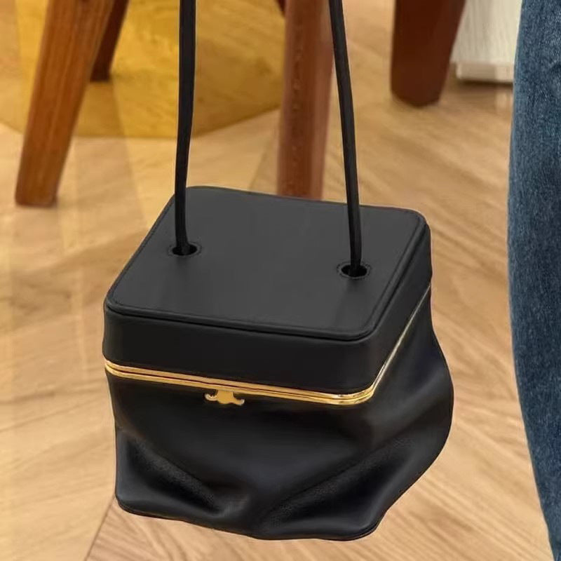 Women's Winter Printed Retro Fashion High Sense Versatile Women's Shoulder Bag