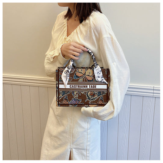 Fashionable Large Autumn Retro Printed Embroidered Women's Shoulder Bag
