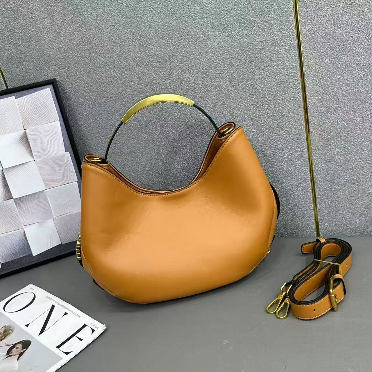 Women's Glossy Selenodont Light Luxury Portable High Sense Fashion Women's Handbag