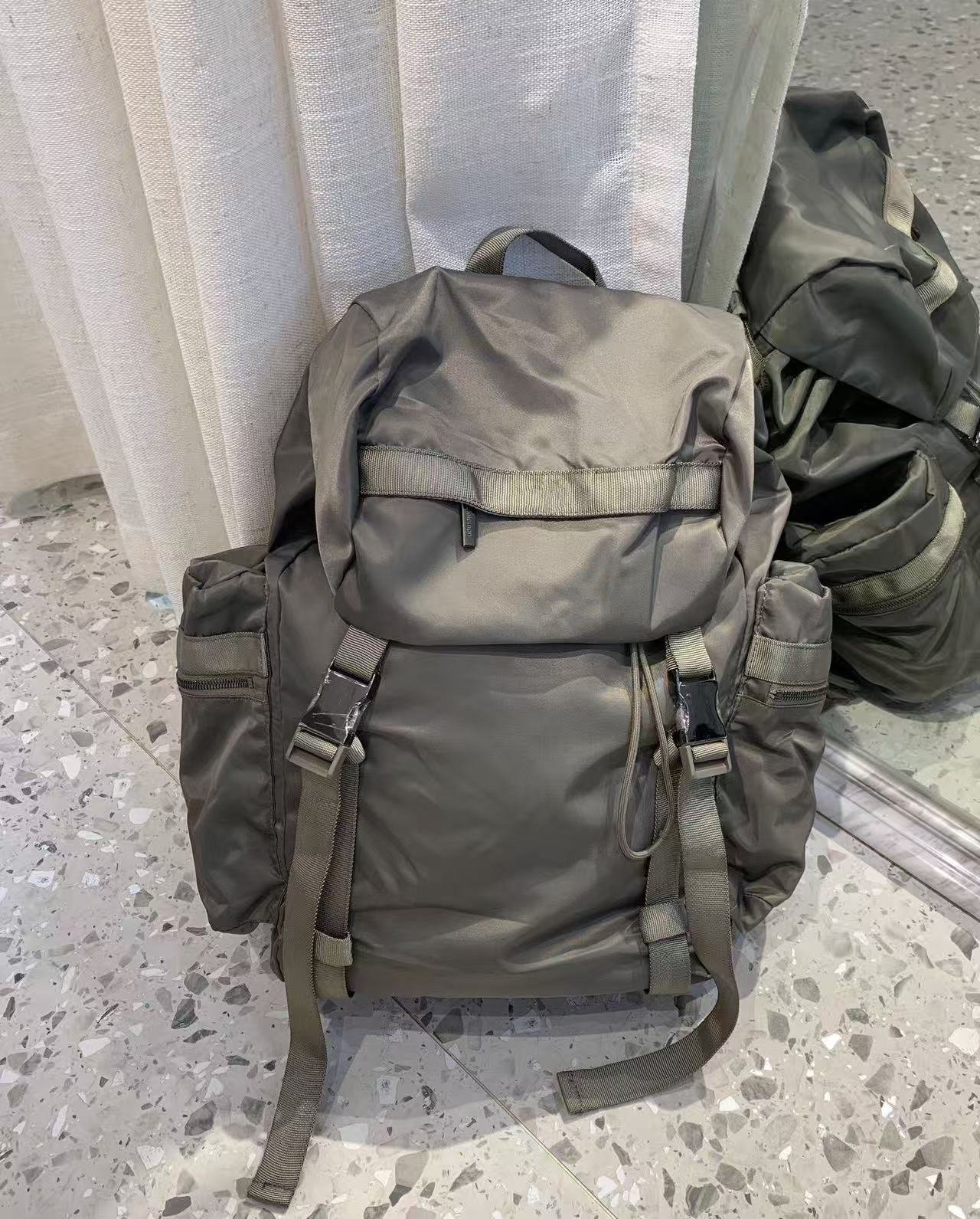 Women's & Men's Bomb Cap Large Capacity Leisure Backpack