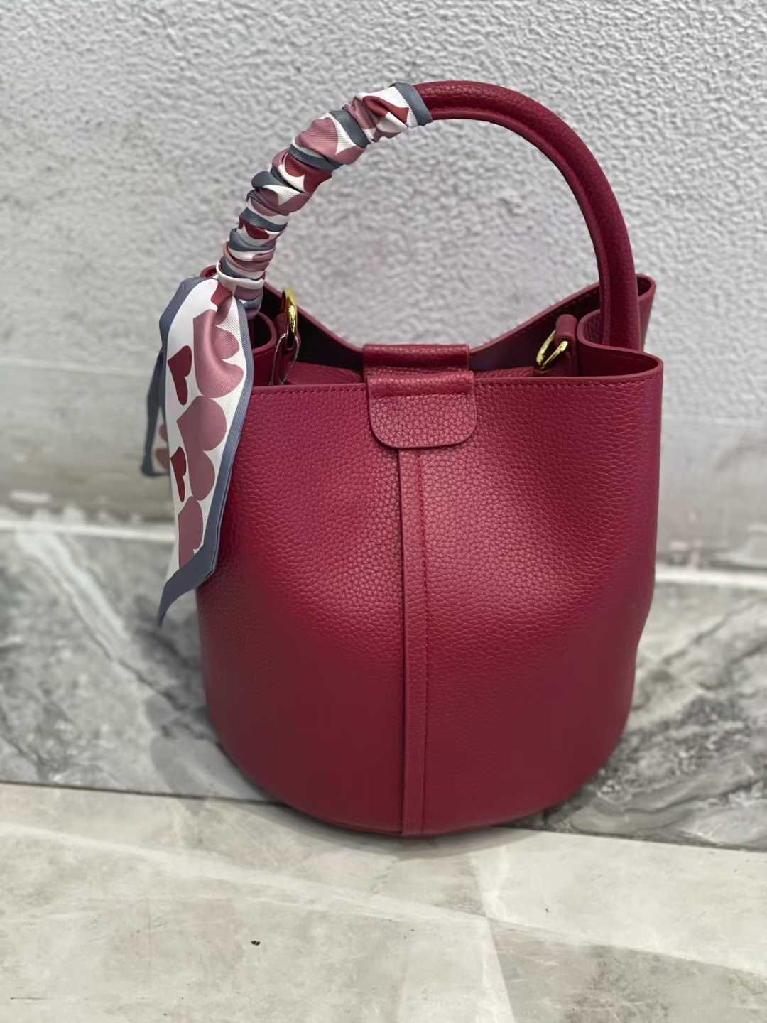 Women's Genuine Leather Portable Large Capacity Simple Bucket Bag