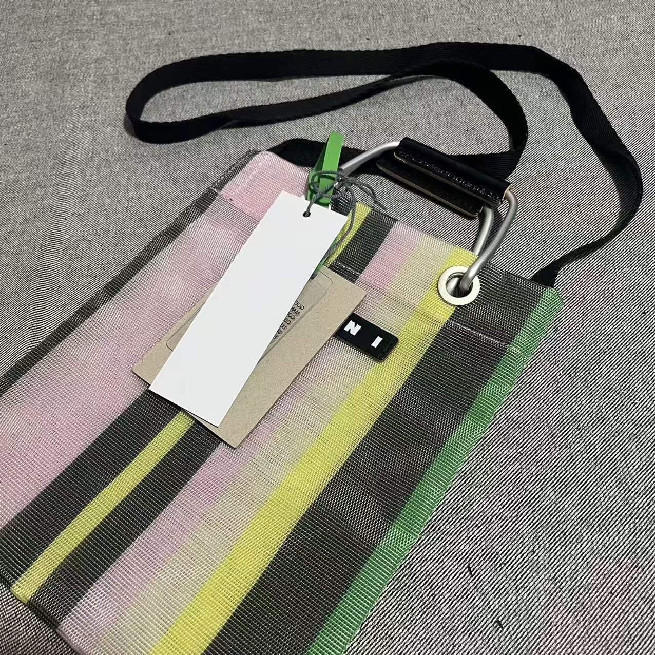 Women's & Men's Woven Aluminum Portable Straw Beach Tote Bag