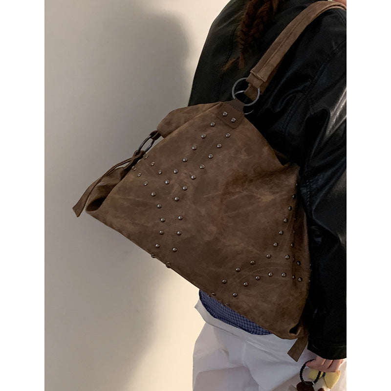 Women's Retro Fashion Rivet Simple Large Capacity Handbags