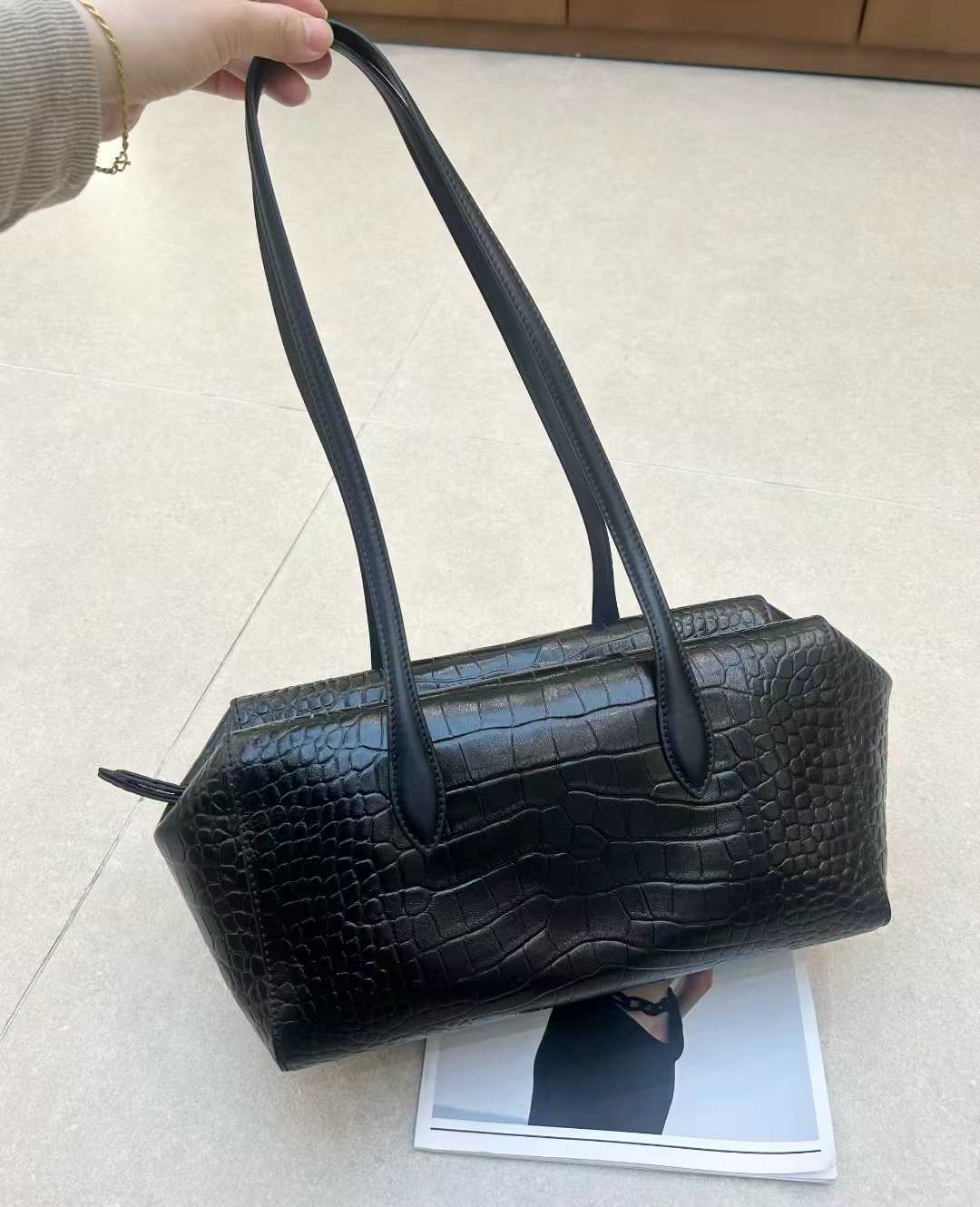 Women's First Layer Crocodile Pattern Cowhide Classic Fashionable One Women's Shoulder Bag