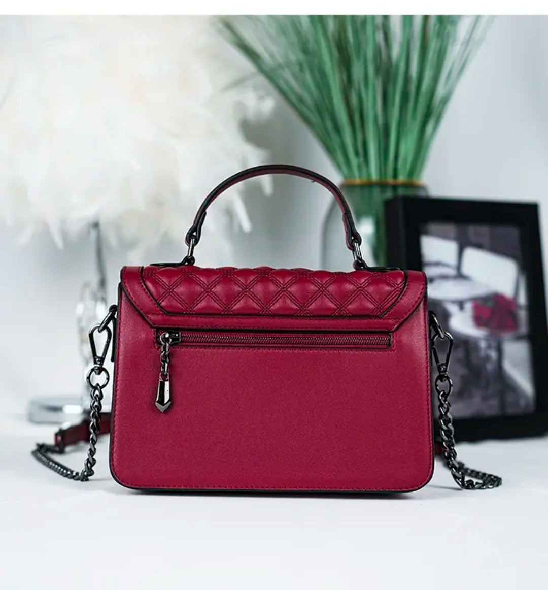Women's Rhombus Simple Commute Fashion Large Capacity Chain Bags