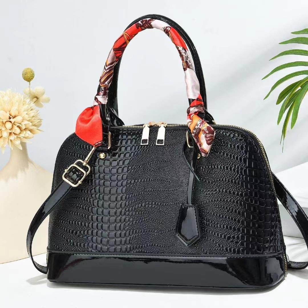 Creative Glamorous Women's Shell Large Capacity Bags