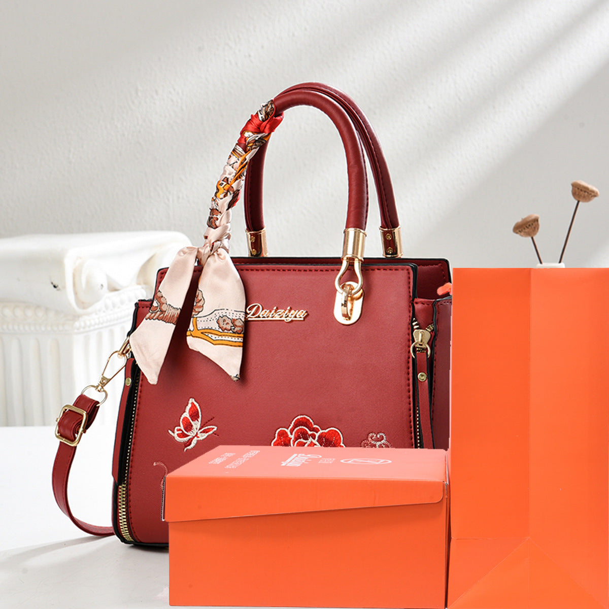 Women's Gift High Sense Chinese Style Embroidery To Women's Handbag