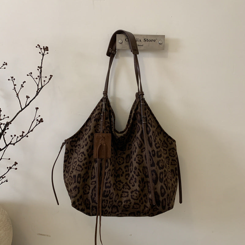 Women's Loose Leopard Print Commuter Retro Fashion Design Large Capacity Shoulder Bags