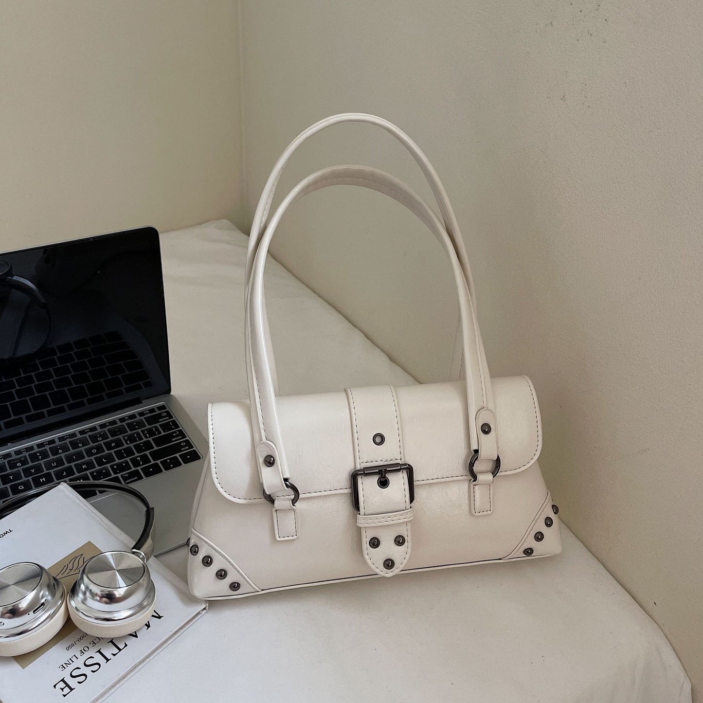 Hot Studded Fashion Retro Trendy Niche Underarm Bag