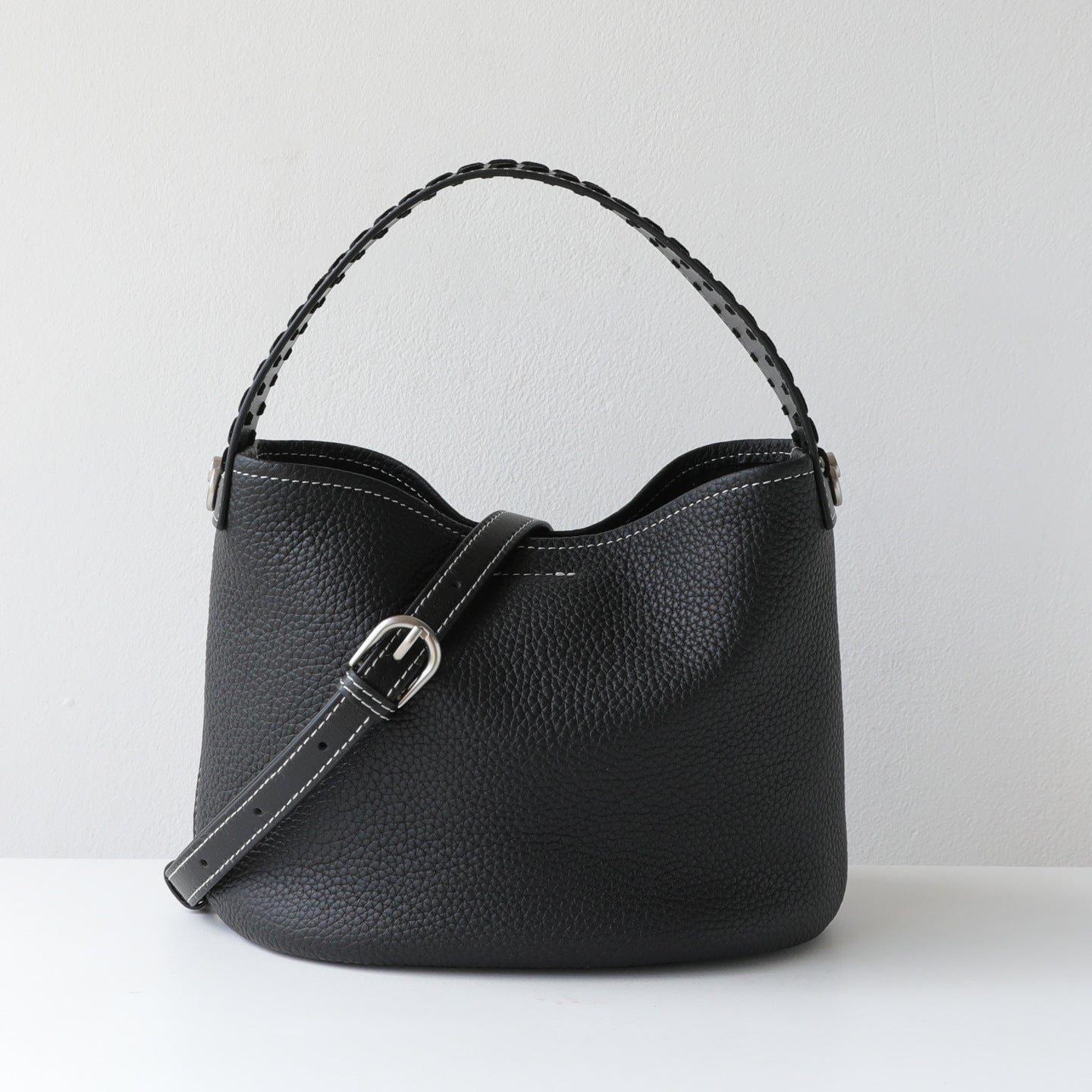 Simple Korean Style Weaving Decorative Portable First Layer Bucket Bag