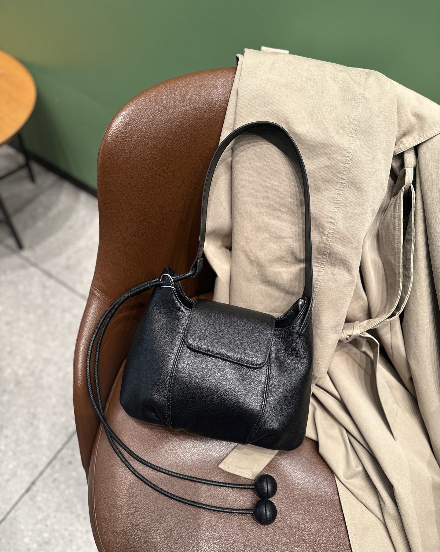 Women's Cowhide Retro Pumpkin High Sense Soft Women's Messenger Bag