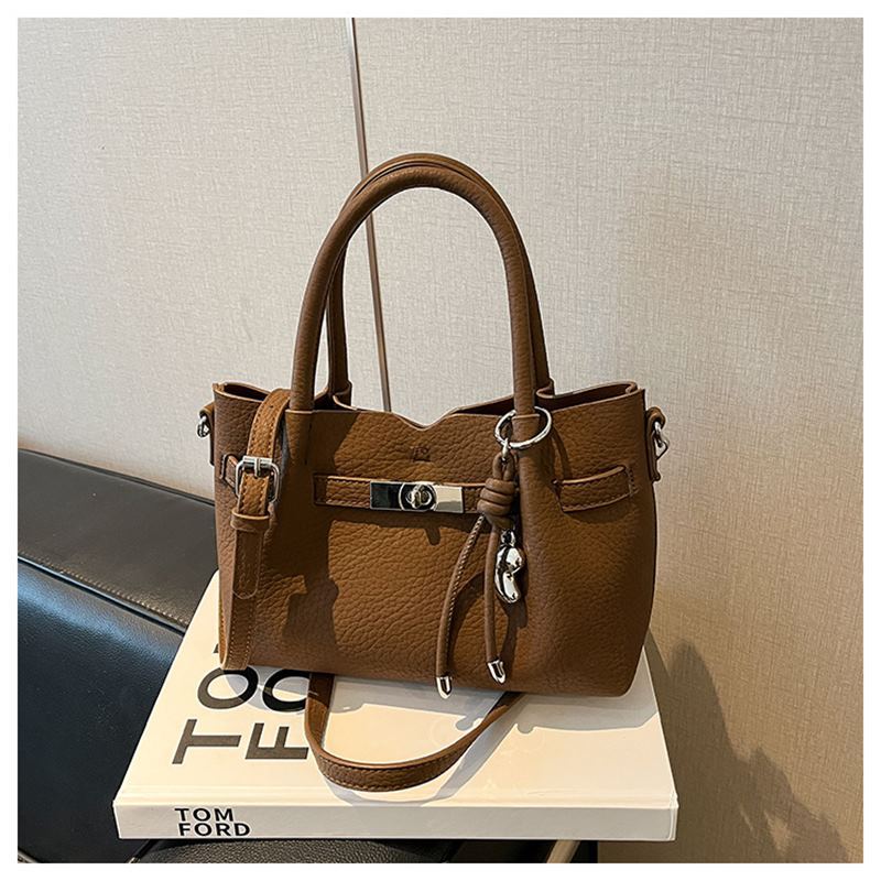 Versatile Female Simple Advanced Texture Commuter Underarm Bag