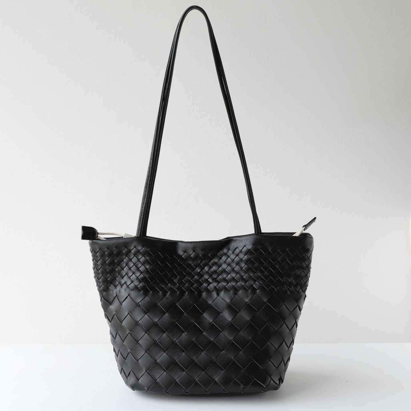Women's Design Sheepskin Woven Underarm Literary Lazy Commuter Genuine Bucket Bag