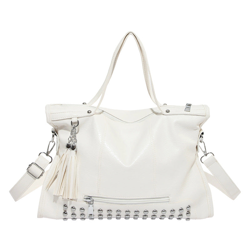 Women's Fashion Locomotive Big Rivet One Commuting Women's Shoulder Bag