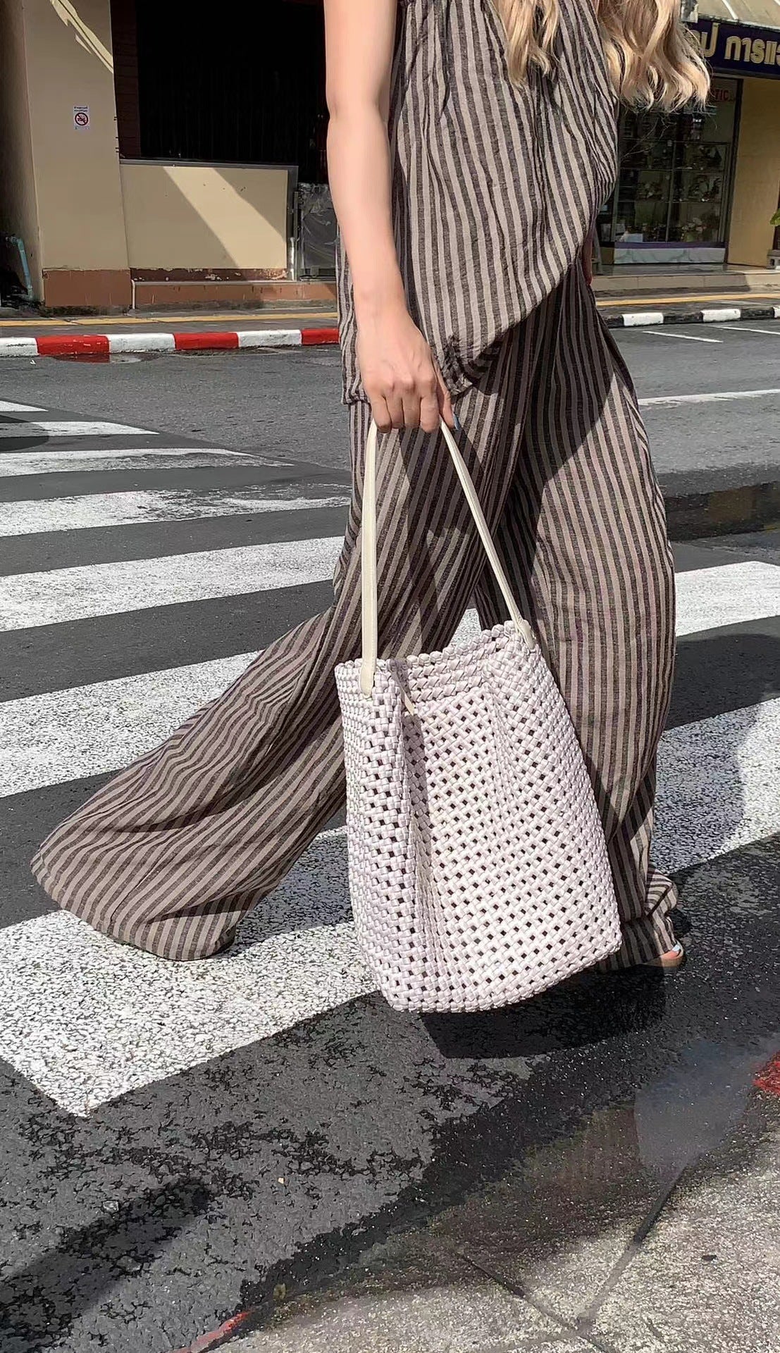 Idle Style Large Capacity First Layer Cowhide Hand-woven Single Bucket Bag