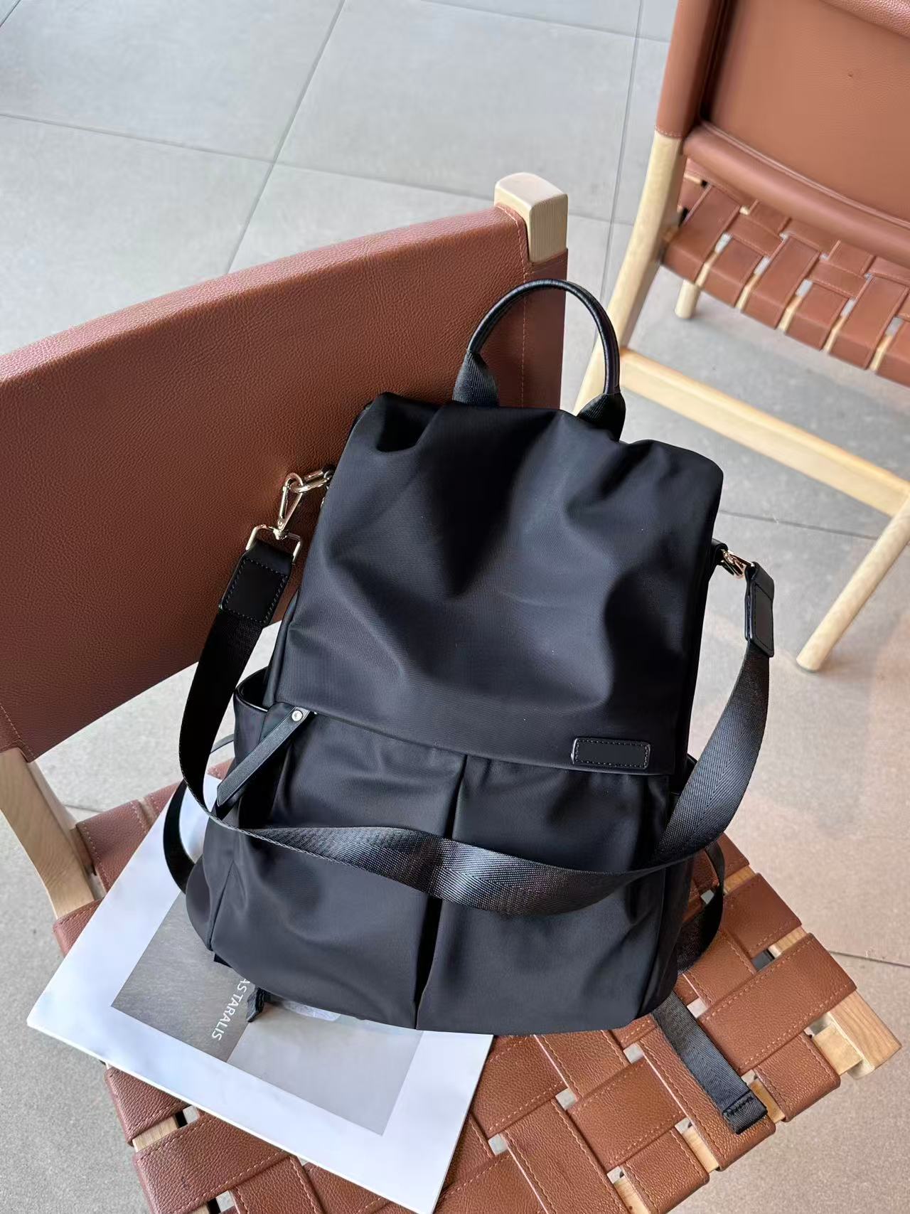 Oxford Cloth Fashionable Waterproof Large Capacity Leisure Backpack