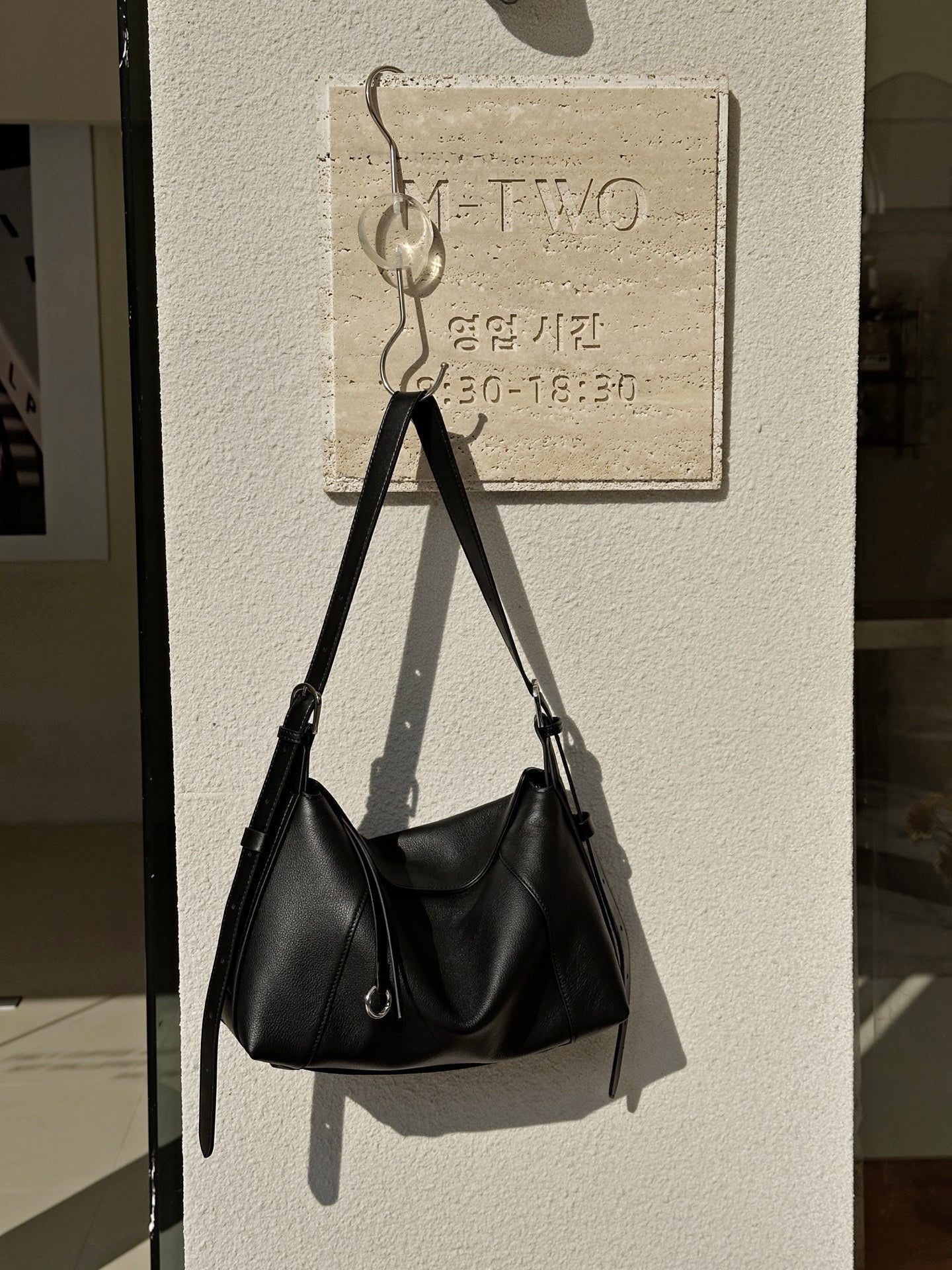 Women's Large Capacity Simple Commute Leather First Bags