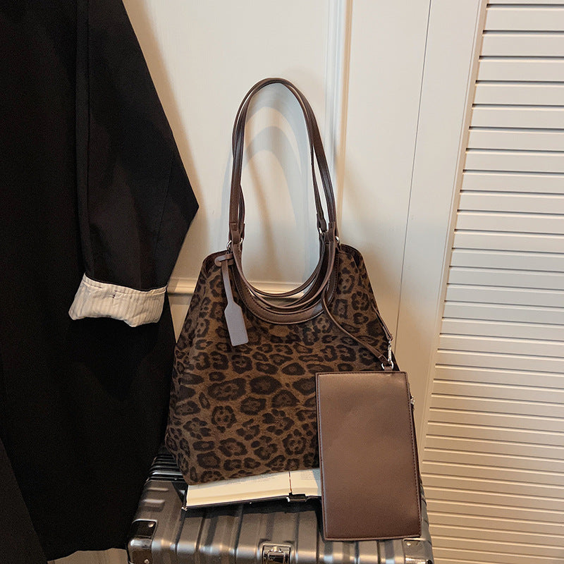 Women's Large Capacity Frosted Leopard Print Trend Retro Shoulder Bags