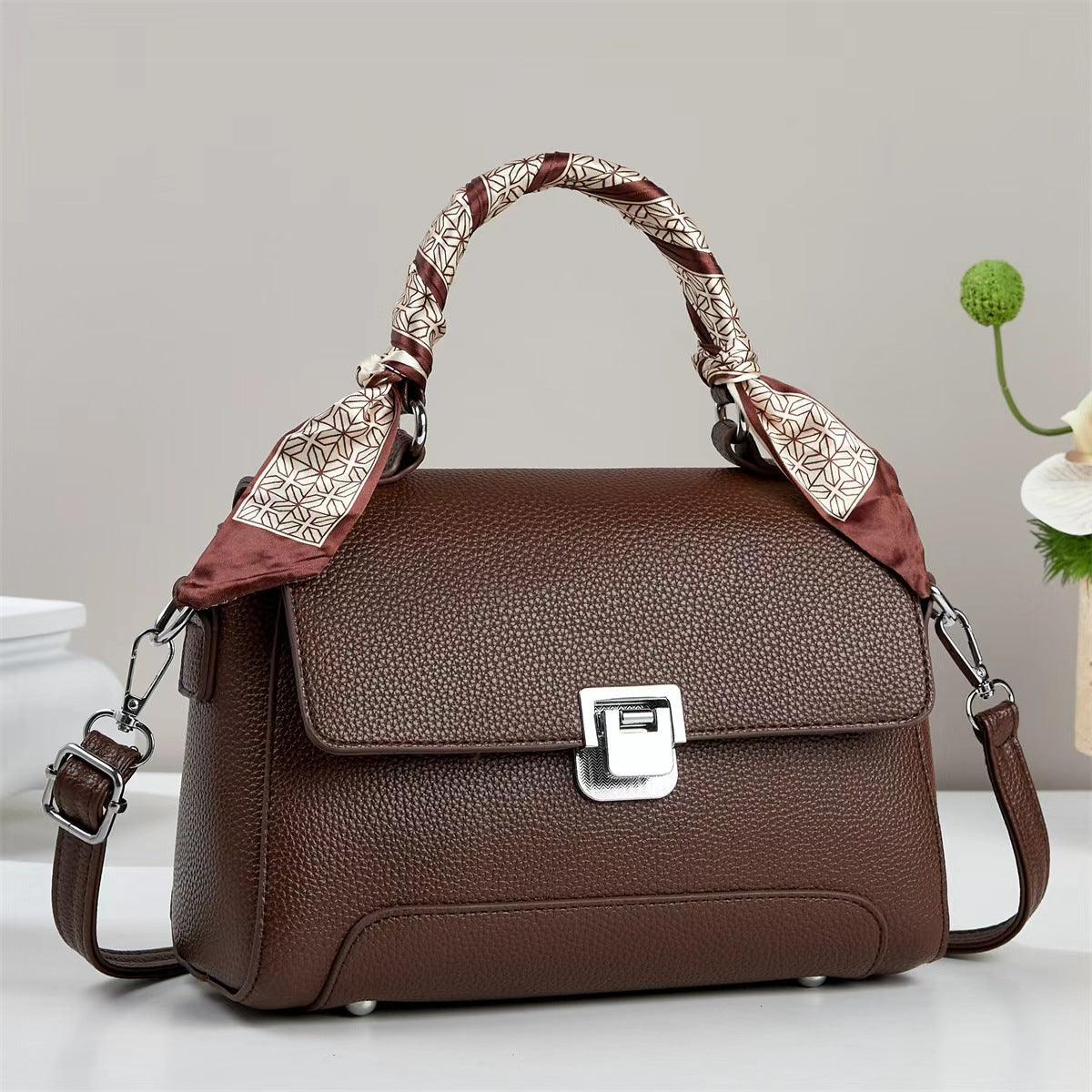Women's Embossed Stitching Pouch Good-looking Large Capacity Women's Handbag