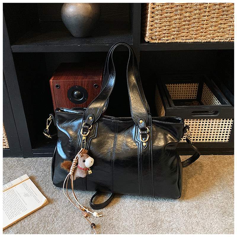 Women's Spring Large Capacity Fashion High-grade Underarm Bag