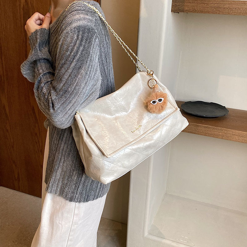 Women's Cute Retro Stylish Good Texture Large Capacity Commuter Shoulder Bags