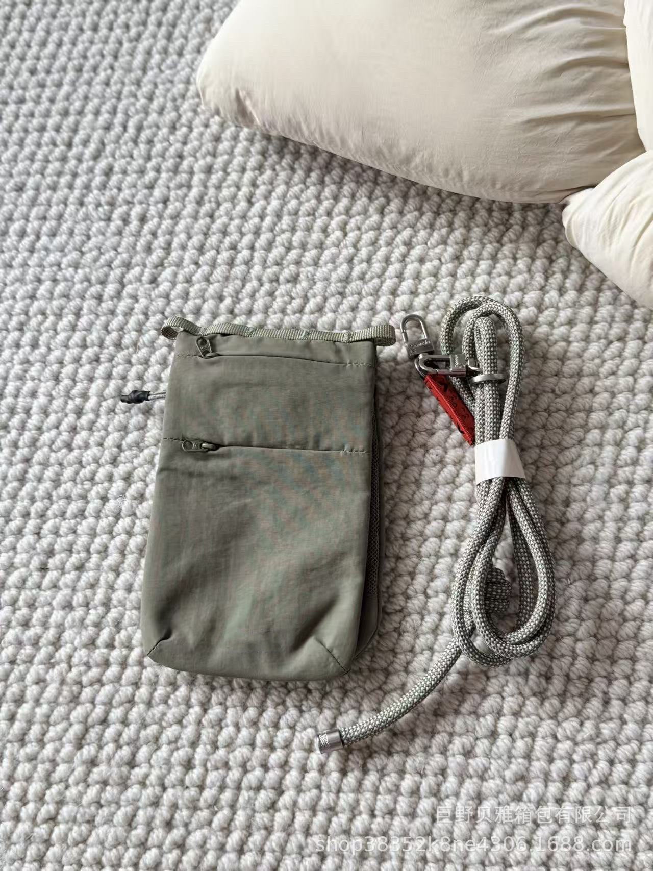 Unique Graceful Style Design Versatile Personality Mobile Phone Bag