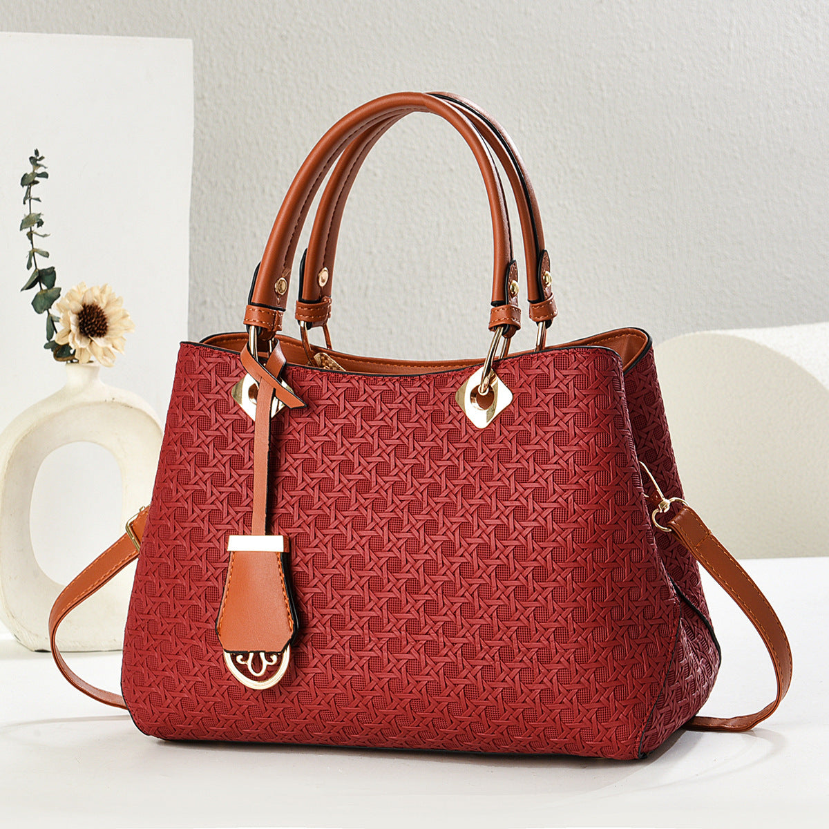 Attractive Women's Fashionable Large Capacity Lightweight Women's Handbag