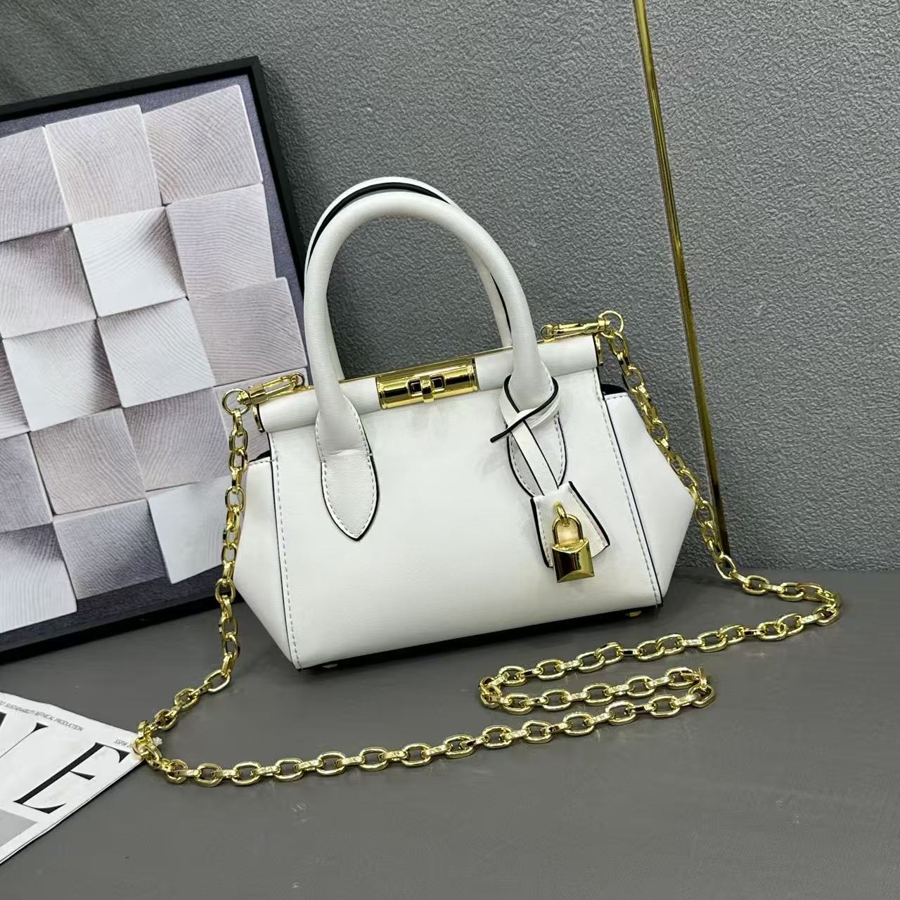 Women's Fashion Chain High Sense Versatile Light Women's Handbag