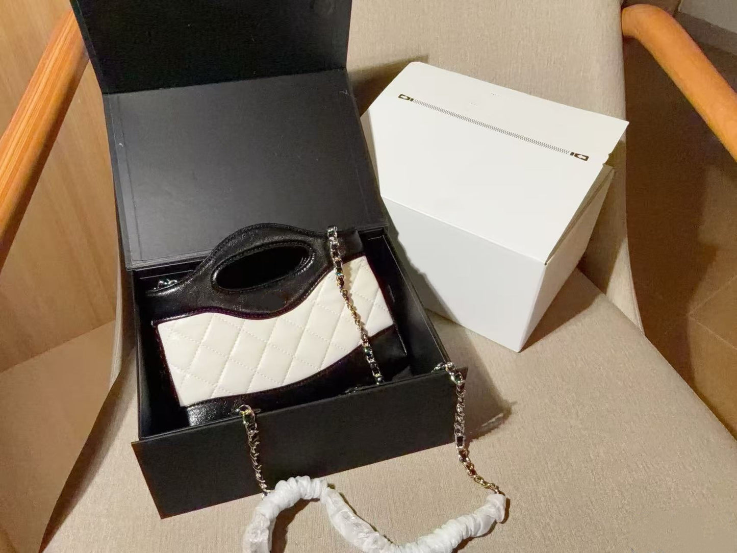 Women's Classic Style Diamond Chain Fashion Trendy Underarm Bag