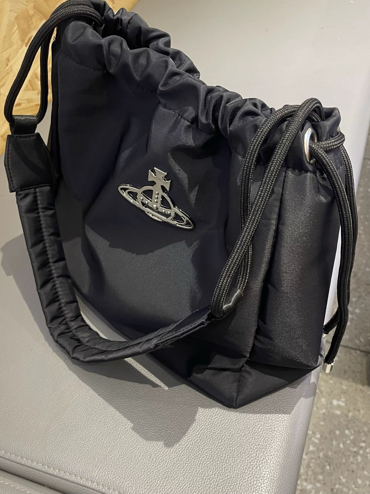 Women's Saturn Nylon Drawstring Simple Underarm Large Capacity Bucket Bag