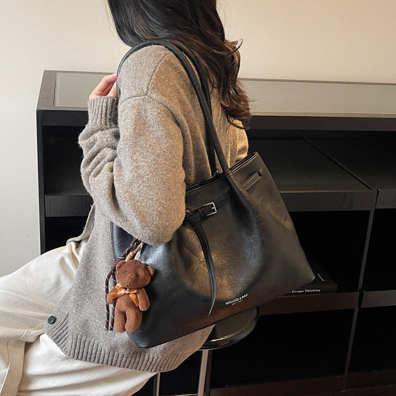Women's Retro Fashion Underarm Commuter Large Capacity Women's Shoulder Bag
