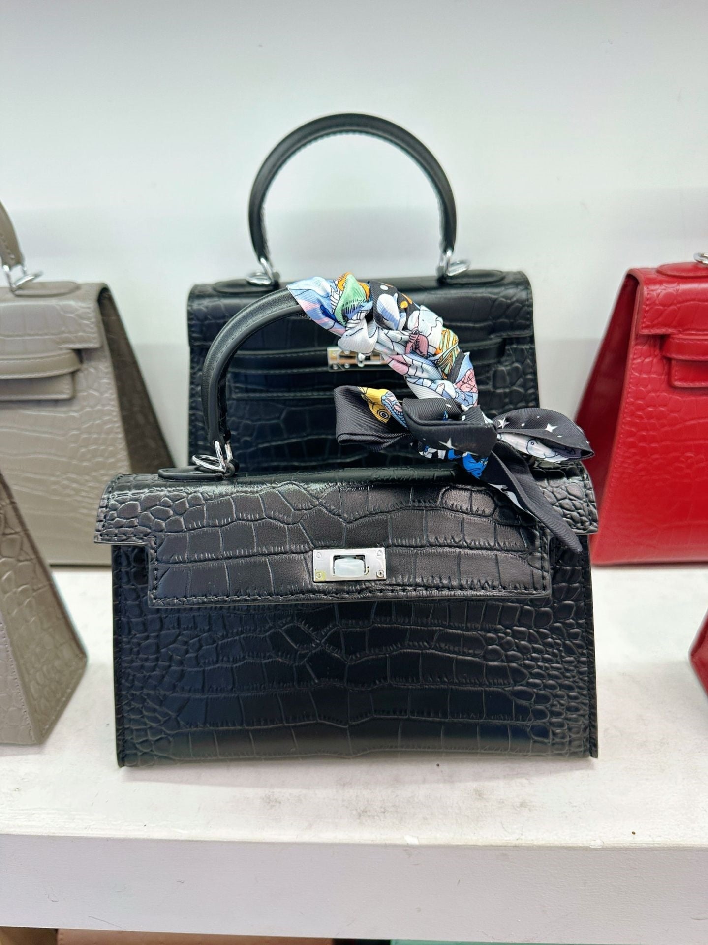 Women's Quality Crocodile Pattern Second Generation Kelly Fashion Candy Color Handbags