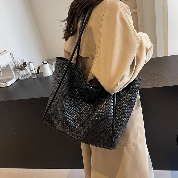 Women's High Sense Woven Retro Large Capacity Underarm Simple Temperament Commute Shoulder Bags