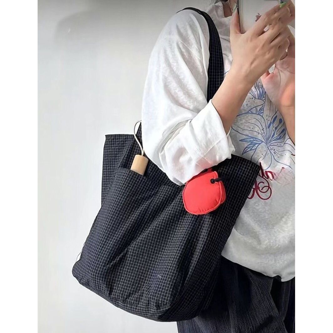 Women's Style Artistic Nylon Canvas Large Capacity Commuter Bucket Bag