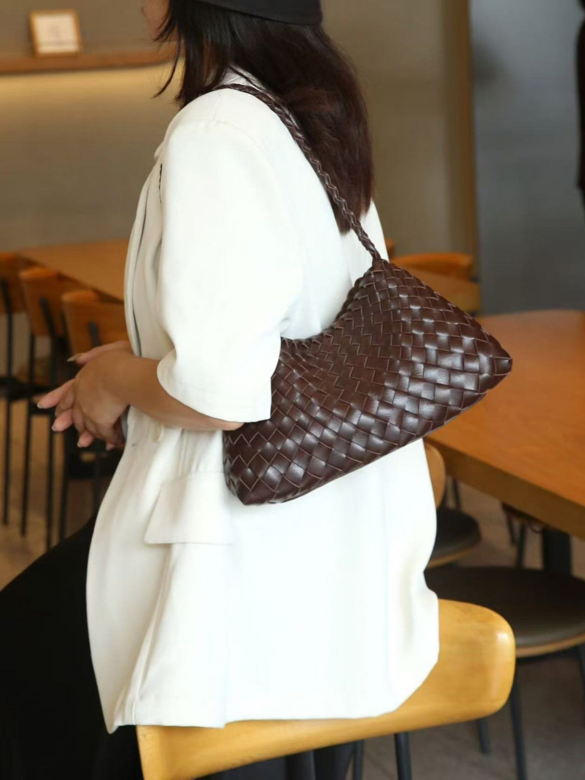 Women's Sense Authentic Leather Weave Underarm Versatile Vegetable Basket Women's Shoulder Bag
