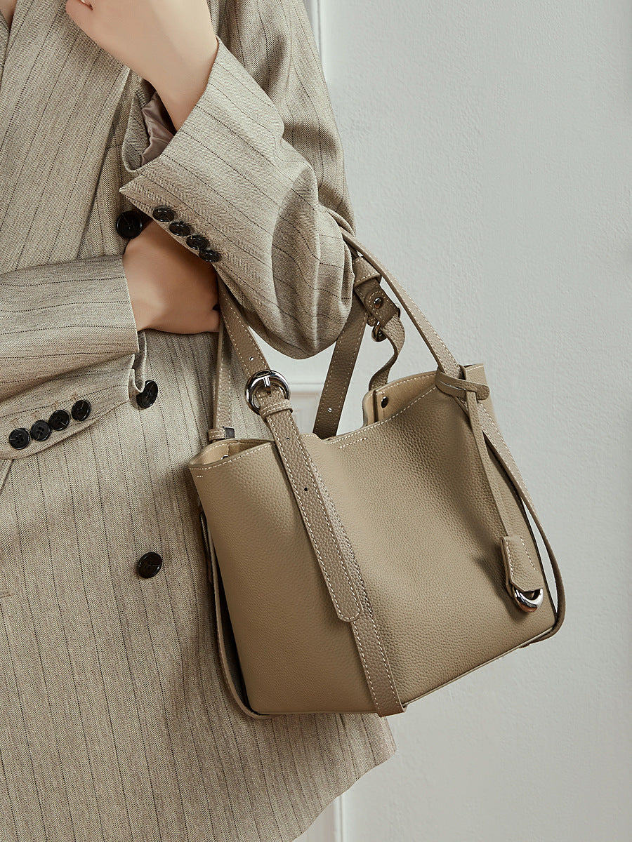 Women's Capacity Genuine Leather Fashion Deformable Commuting Vegetable Bucket Bags