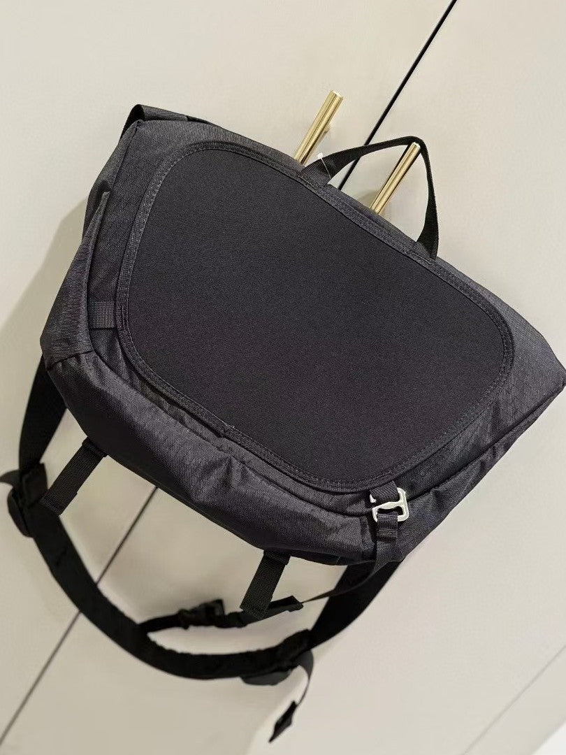 Chicken Skeleton Large Capacity Flip Back Women's Messenger Bag