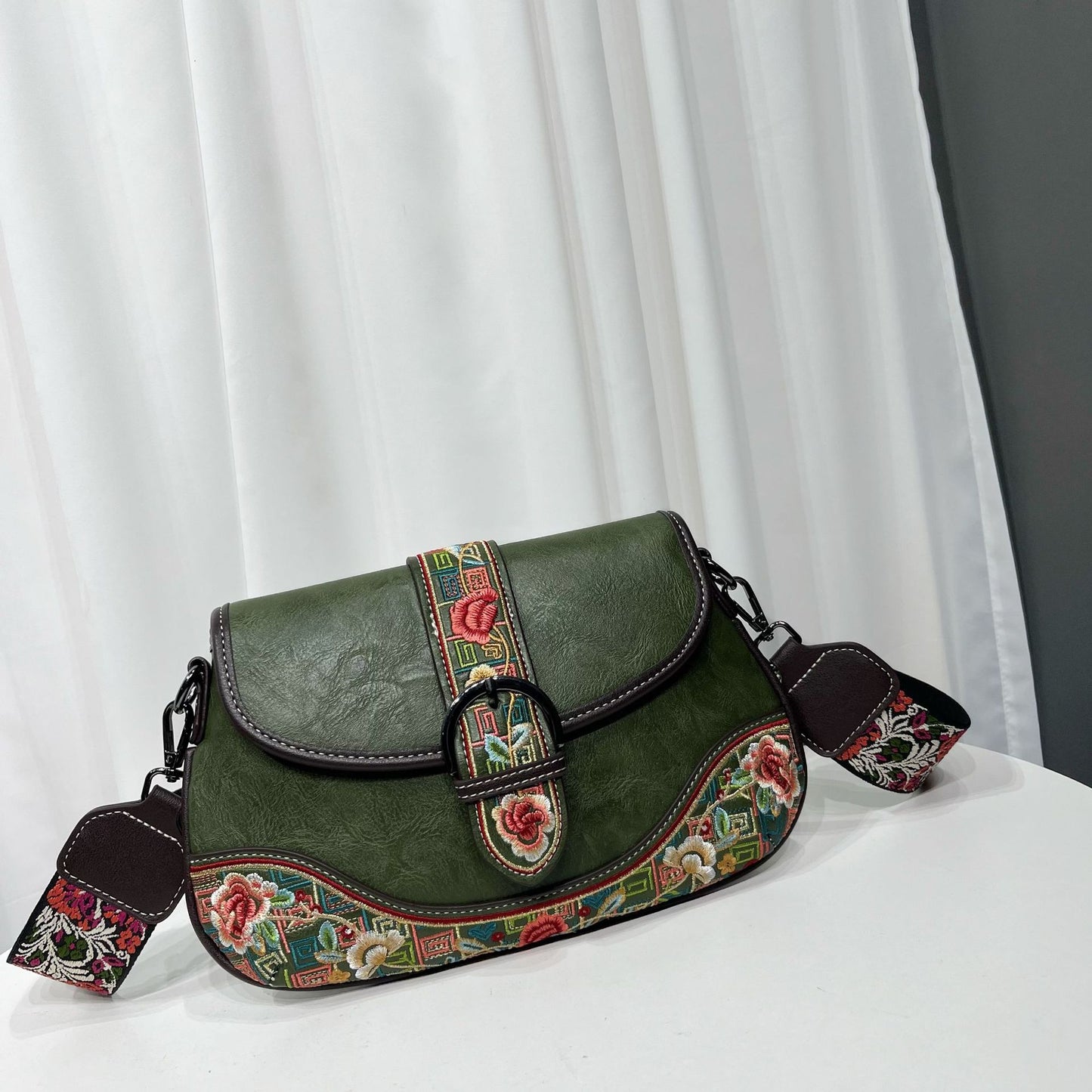 Women's Style Embroidery Texture Artistic Large Capacity Shoulder Bags