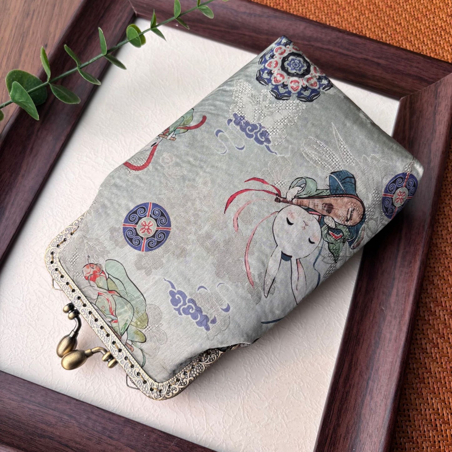 Finished Ancient Style Female Vertical Retro Tassel Frame Mobile Phone Bag