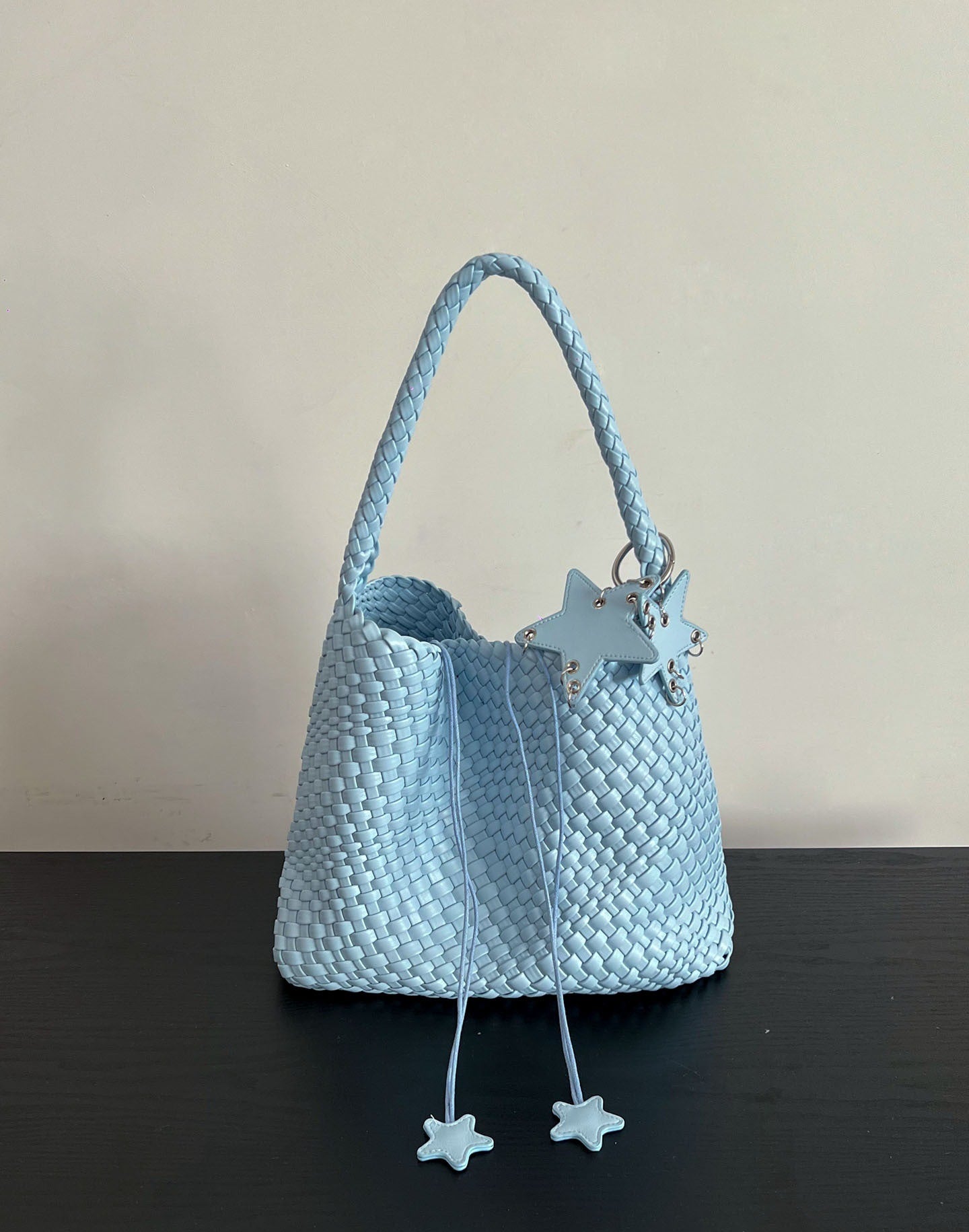 Women's Hand-woven Underarm High-grade Sensitive Hand-held Fashion Bags