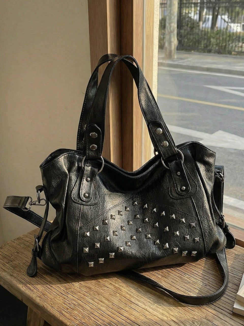 Women's Fashion Studded Large Capacity Totes High-grade Women's Shoulder Bag