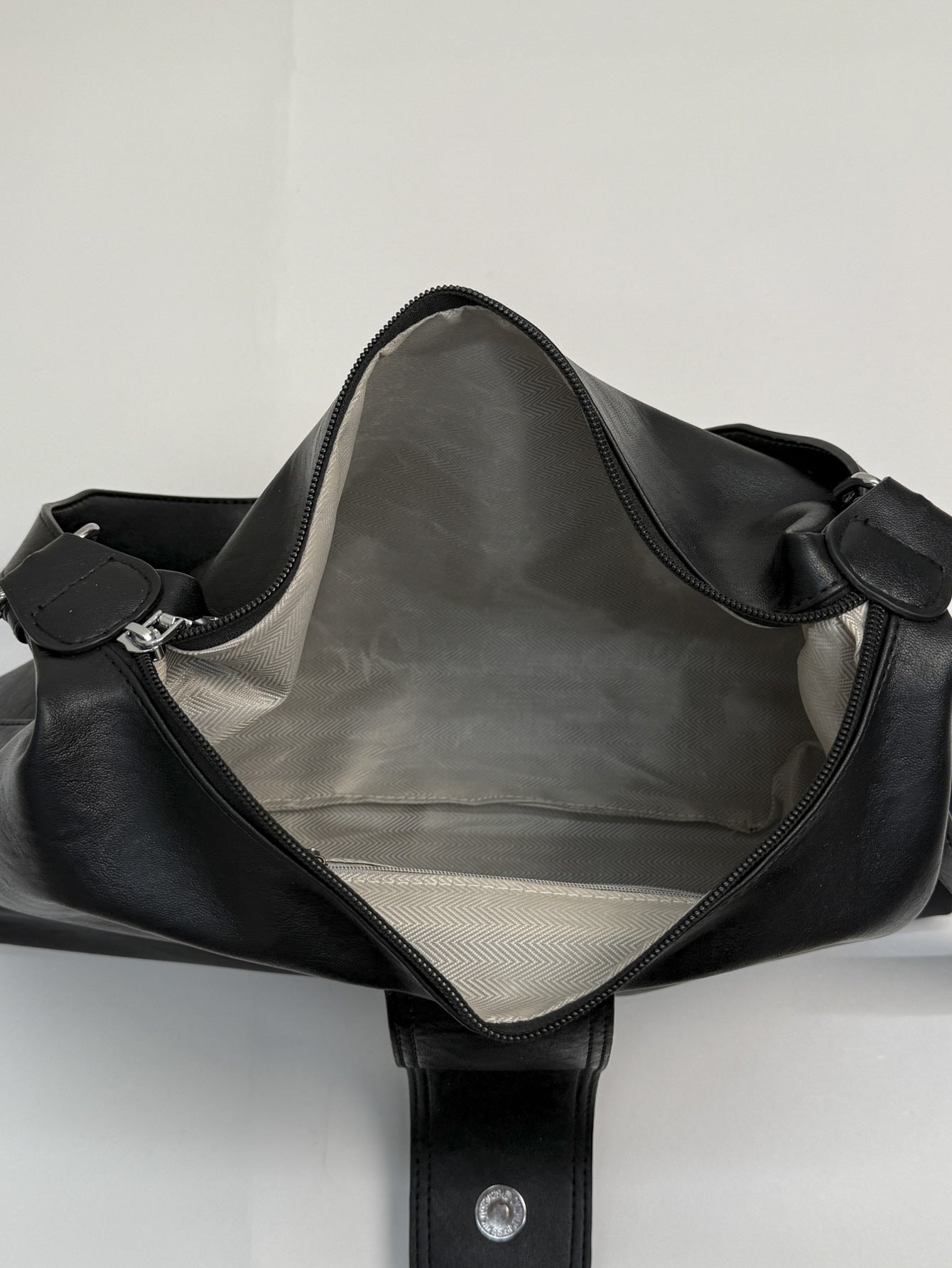 Women's Fashion Trends Motorcycle Western Style Decorative Rivets Women's Shoulder Bag