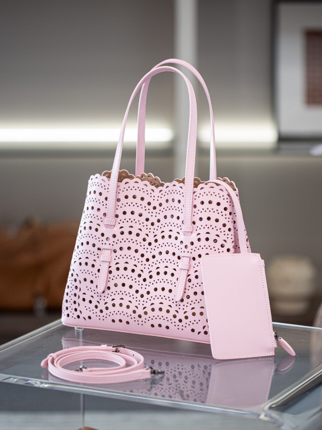 Women's Wave Hollow Carved Calfskin Vegetable Basket Fashion Son Women's Shoulder Bag