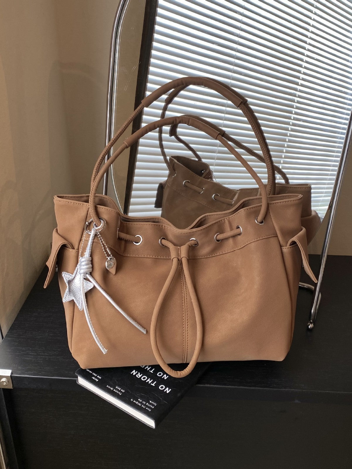 Women's Fashion Matte Texture Large Capacity Spring Light Luxury Minority Shoulder Bags